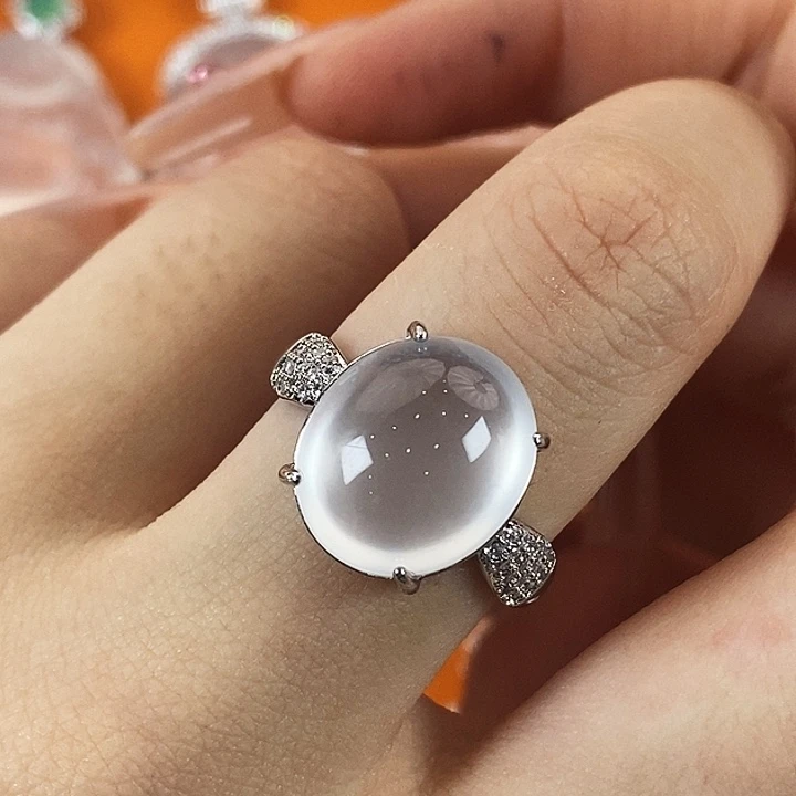 石英质玉合金颈饰