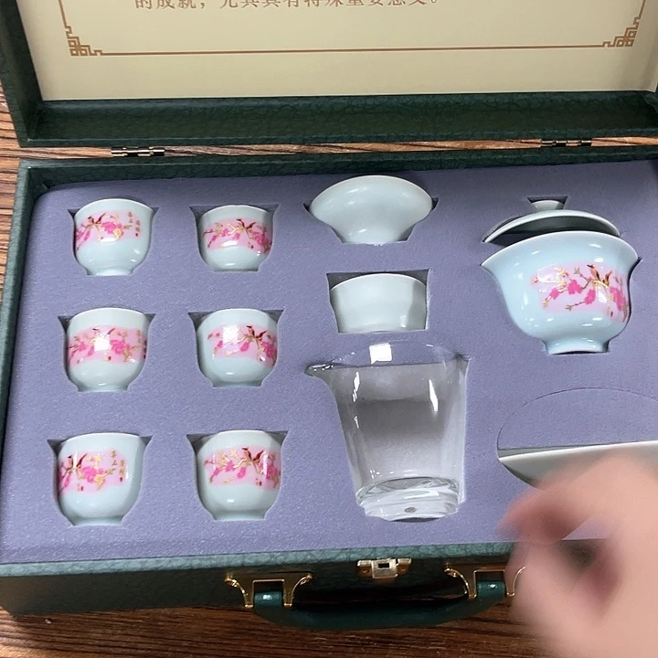 孤品茶具套装等。