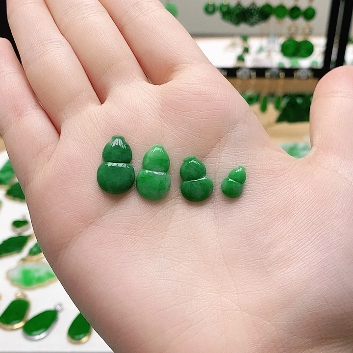 翡翠未镶嵌颈饰葫*娃挂件