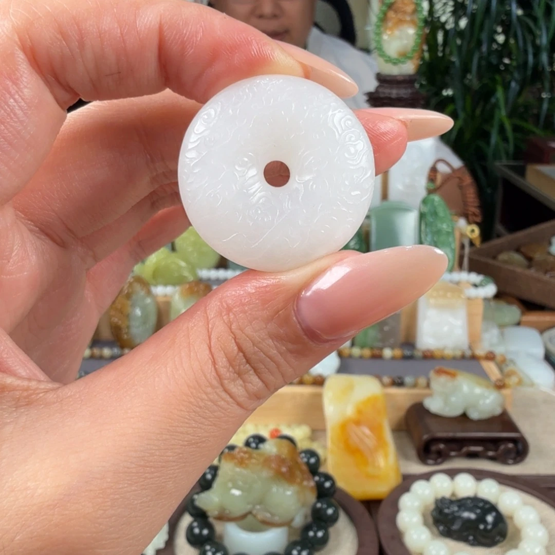 一***纯和田玉未镶嵌颈饰