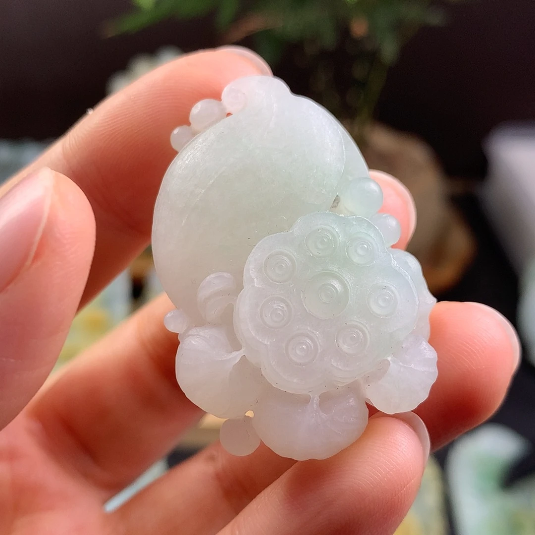 定制翡翠未镶嵌莲