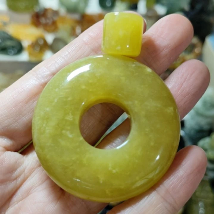 岫玉未镶嵌平安扣