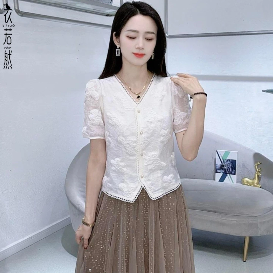 法式提花刺绣衬衫女士夏季新款洋气上衣今年流行气质V领短袖衬衣