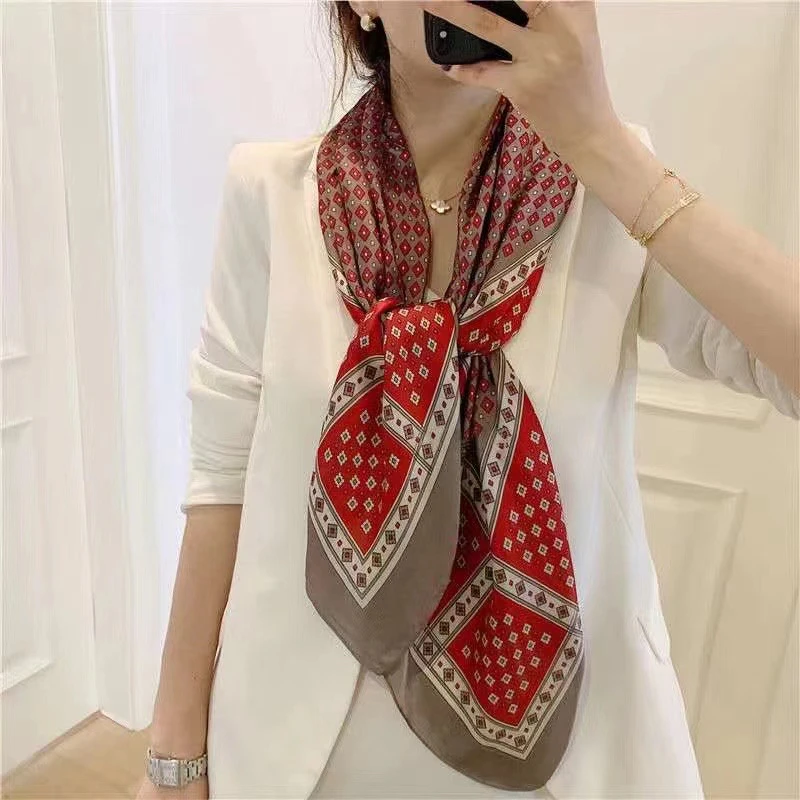 春夏新款日系简约高级感仿真丝方巾 90x90cm