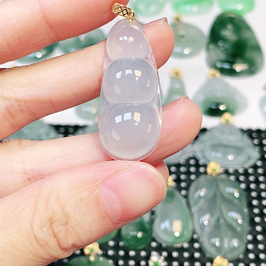 鱼***干翡翠18K金镶嵌颈饰