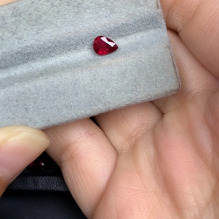 红宝石裸石0.65ct鸽血红红宝石