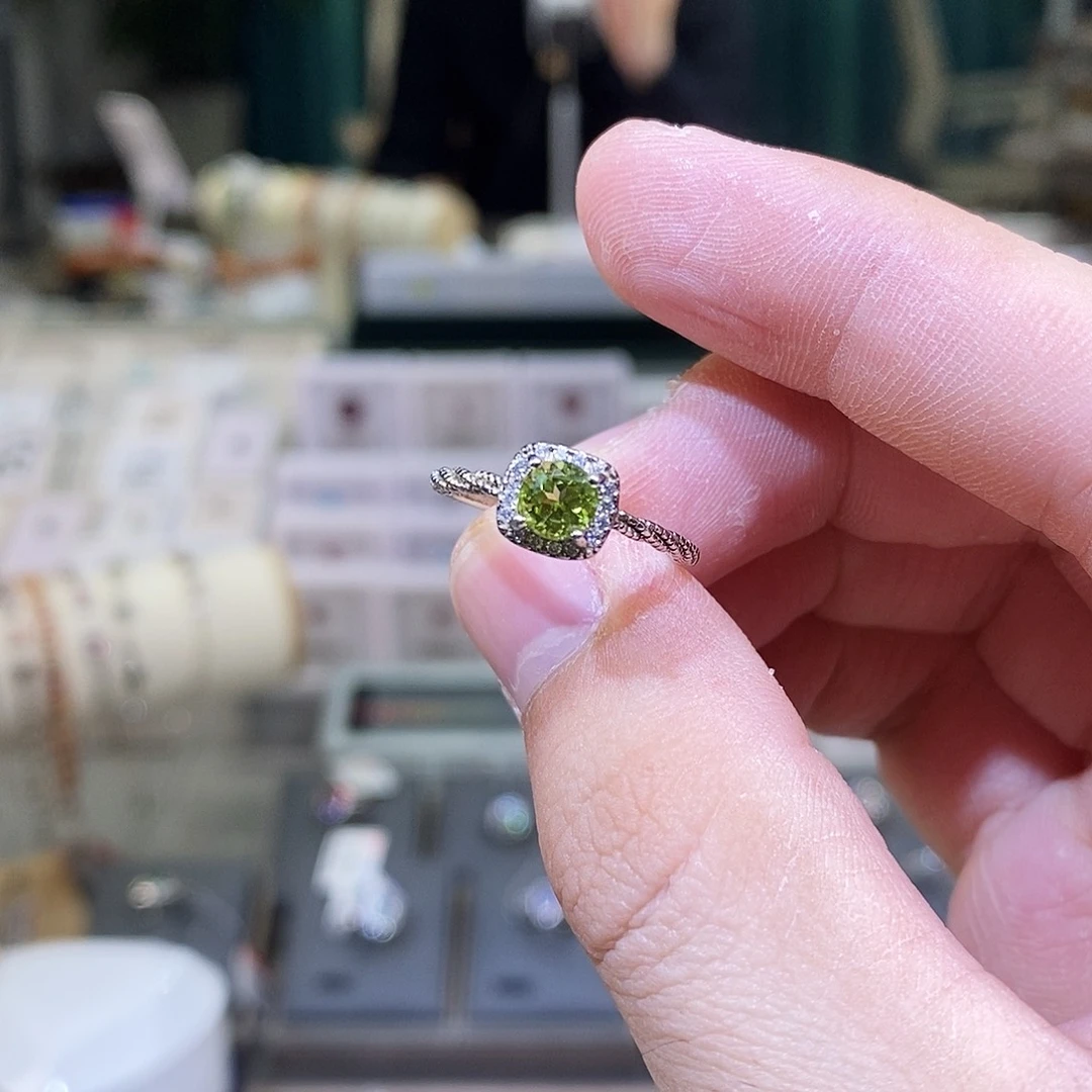 橄榄石戒指银S925镶嵌