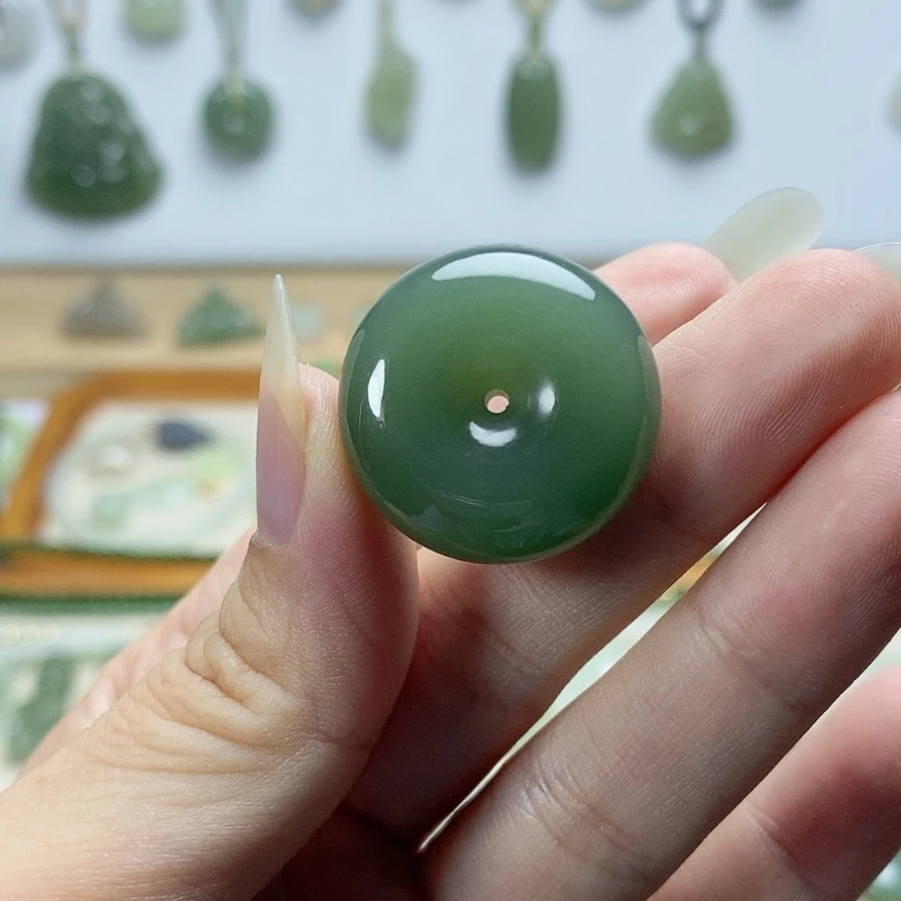 【闪购商品】颈饰未镶嵌和田玉菠***?