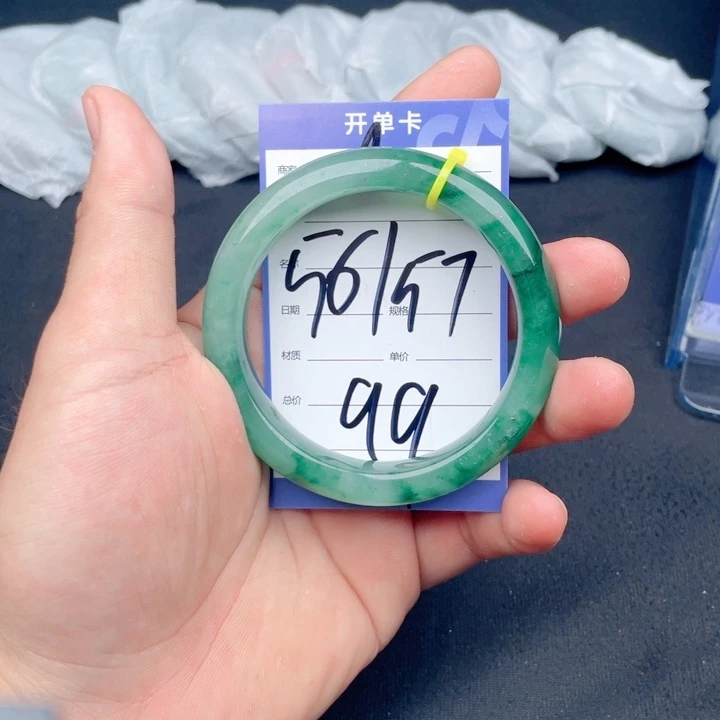 石英质玉（非洲翠）手镯未镶嵌