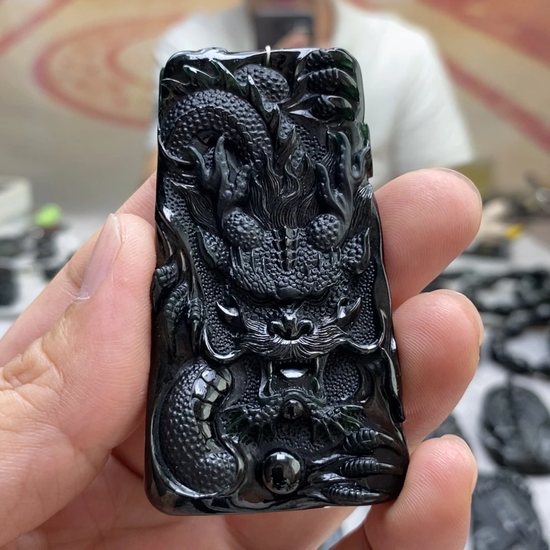 翡翠未镶嵌颈饰龙牌