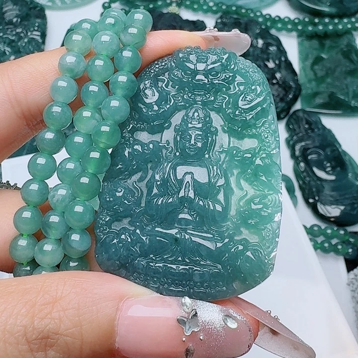 翡翠未镶嵌颈饰多样性发其一