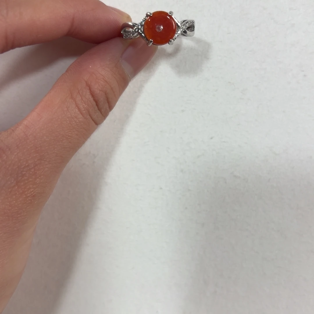 翡翠颈饰未镶嵌红翡戒指