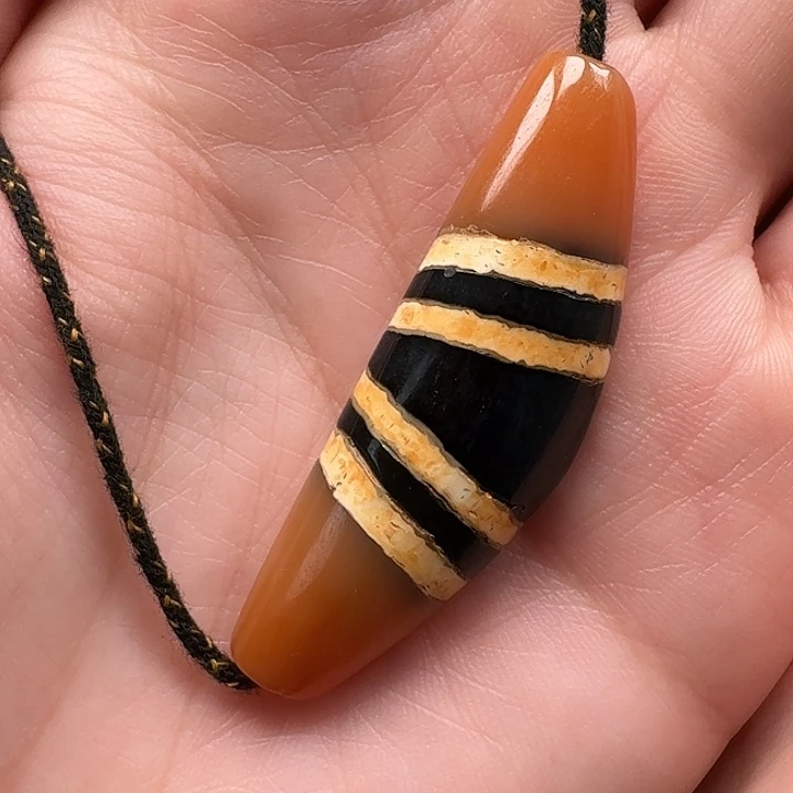 玛瑙/玉髓合金颈饰牛角七线