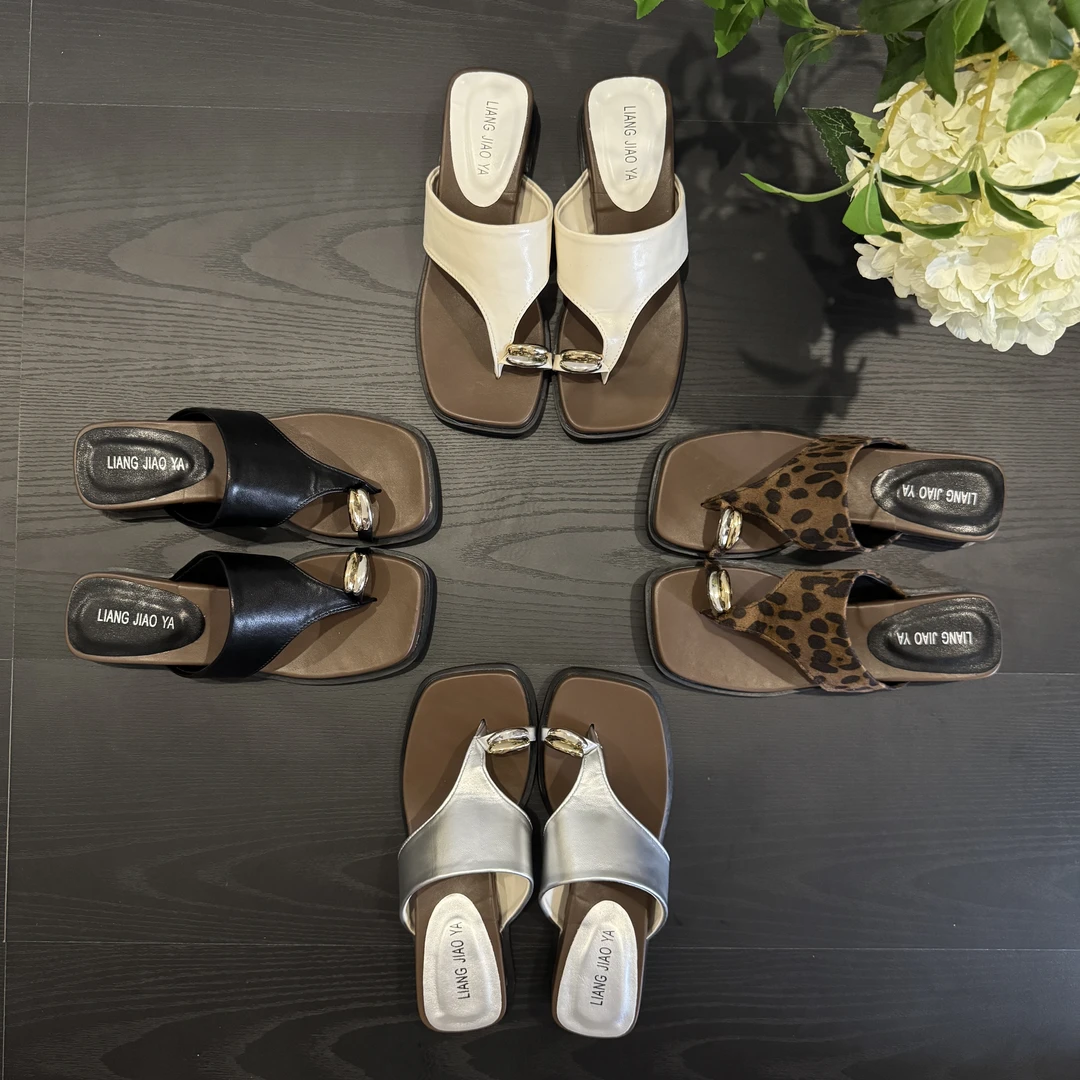 厚底增高坡跟套趾凉拖鞋女网红爆款外穿2025新款配裙子凉鞋人字拖