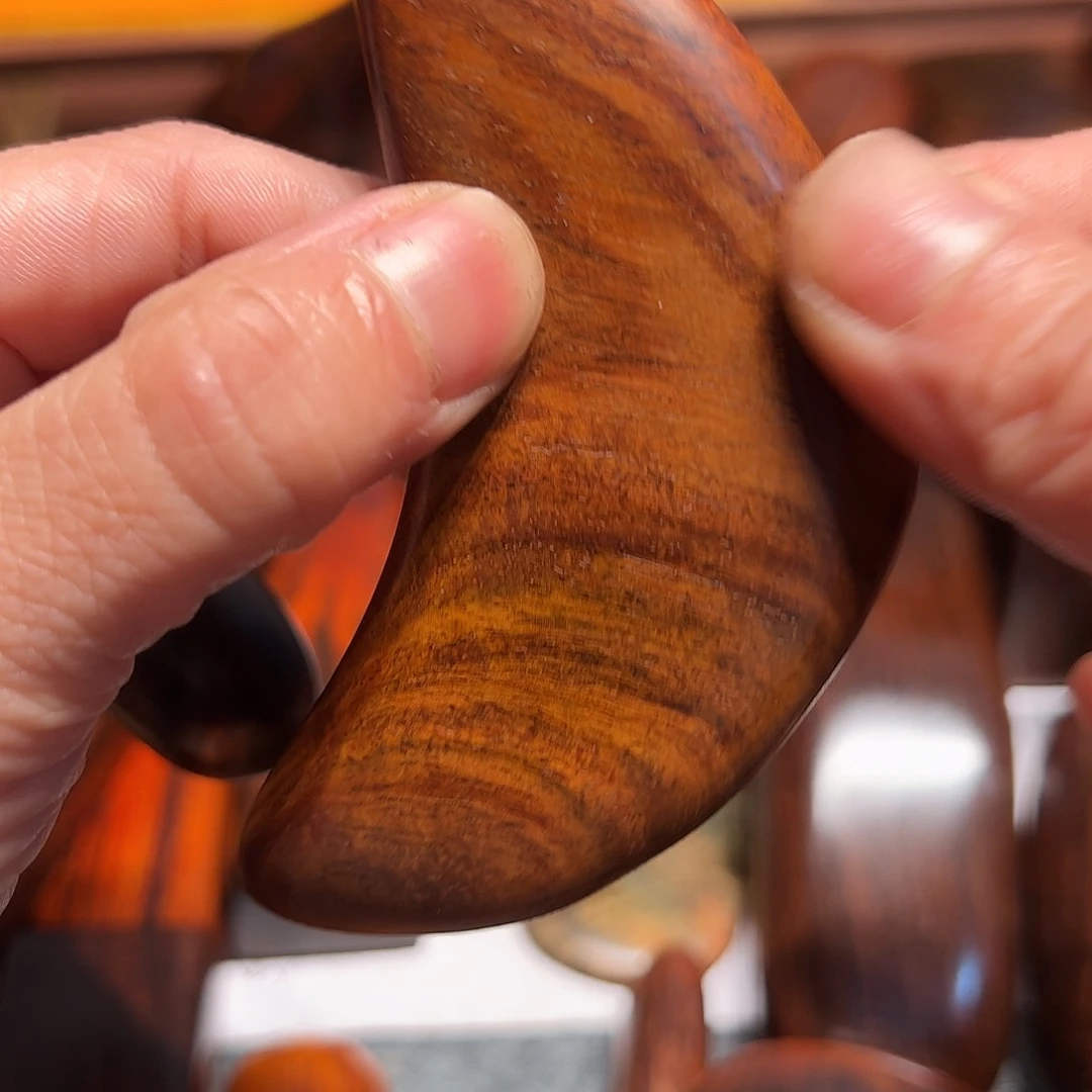 交趾黄檀（大红酸枝）情*