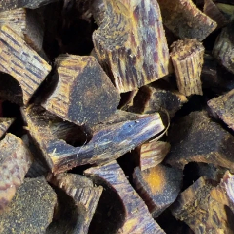 鑫***垚沉香沉香碎屑红骨凹身碎料