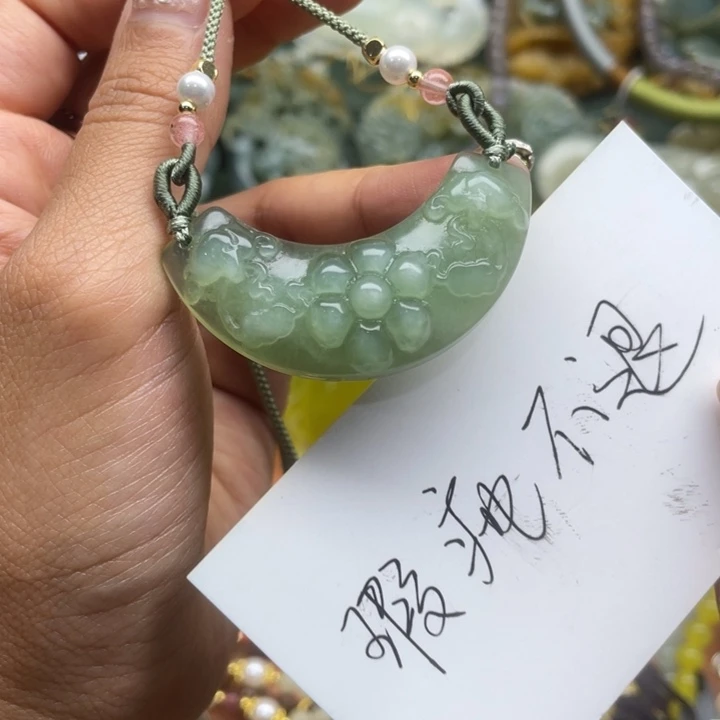 蛇纹石玉未镶嵌吊坠
