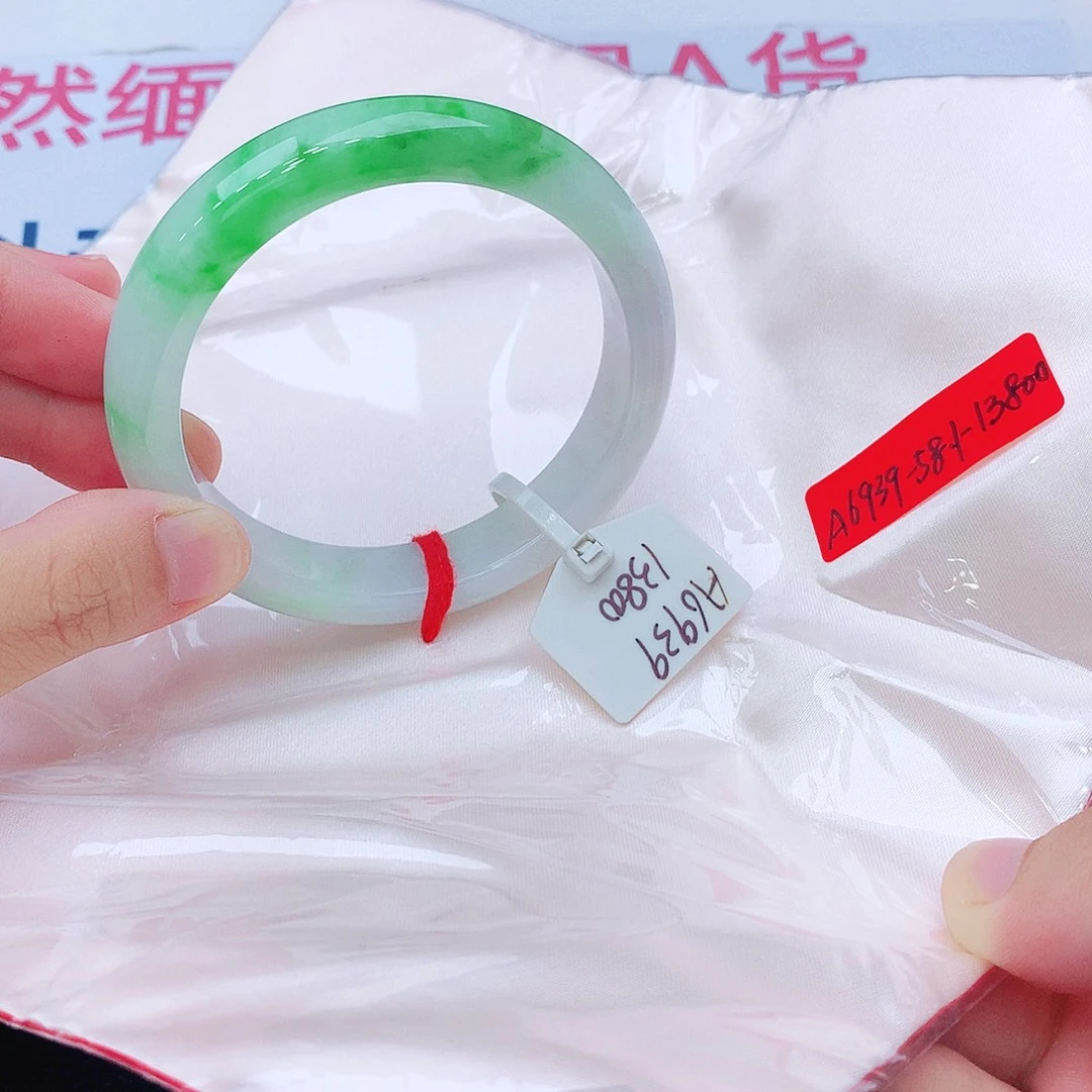 嗒***嗒翡翠未镶嵌手镯我