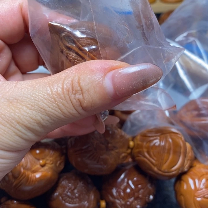 橄榄核吊坠随*纯手工一面