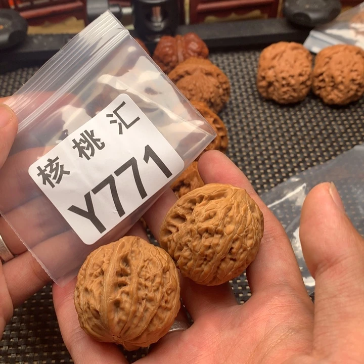 文玩核桃吊坠?***落铁锤