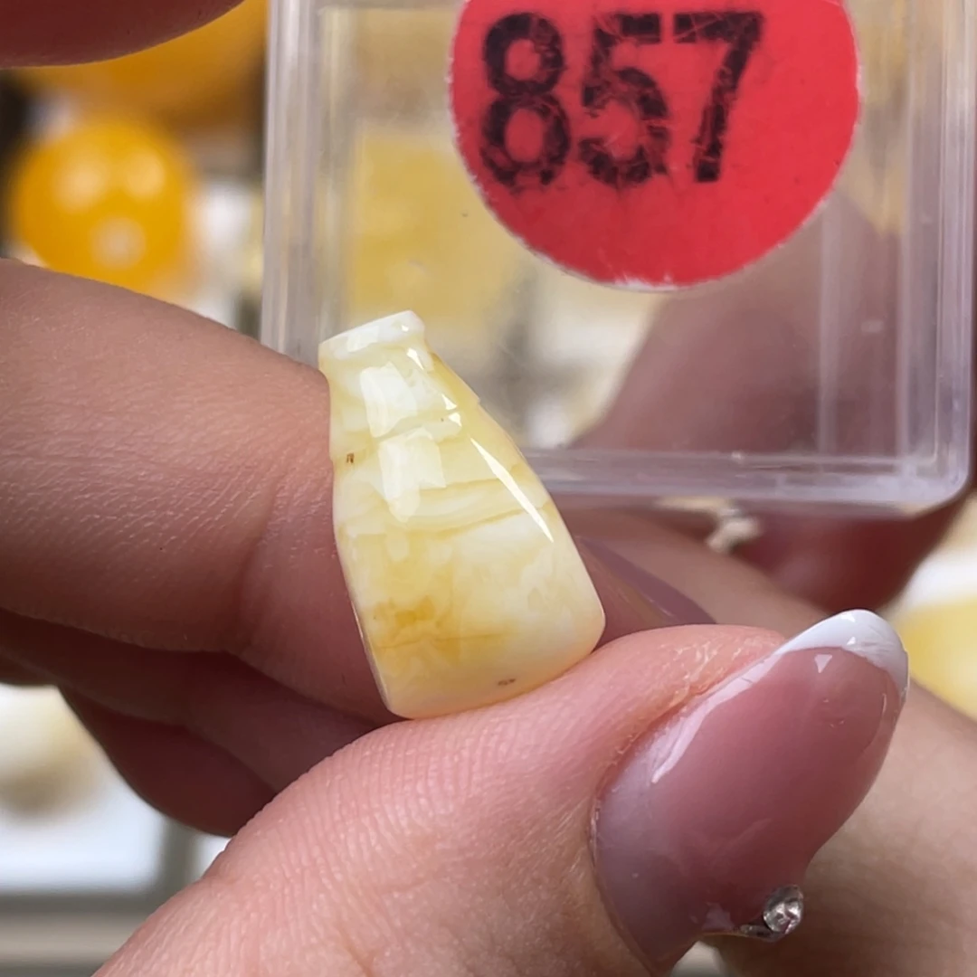 蜜蜡未镶嵌珠宝奇石