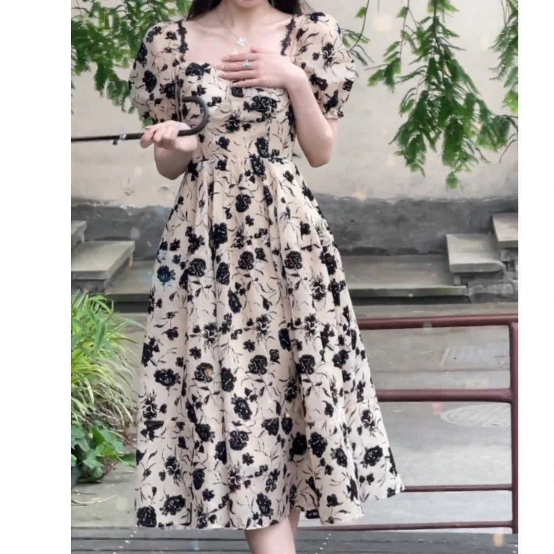 2025夏装新款女复古气质时尚裙子碎花泡泡袖连衣裙M6469