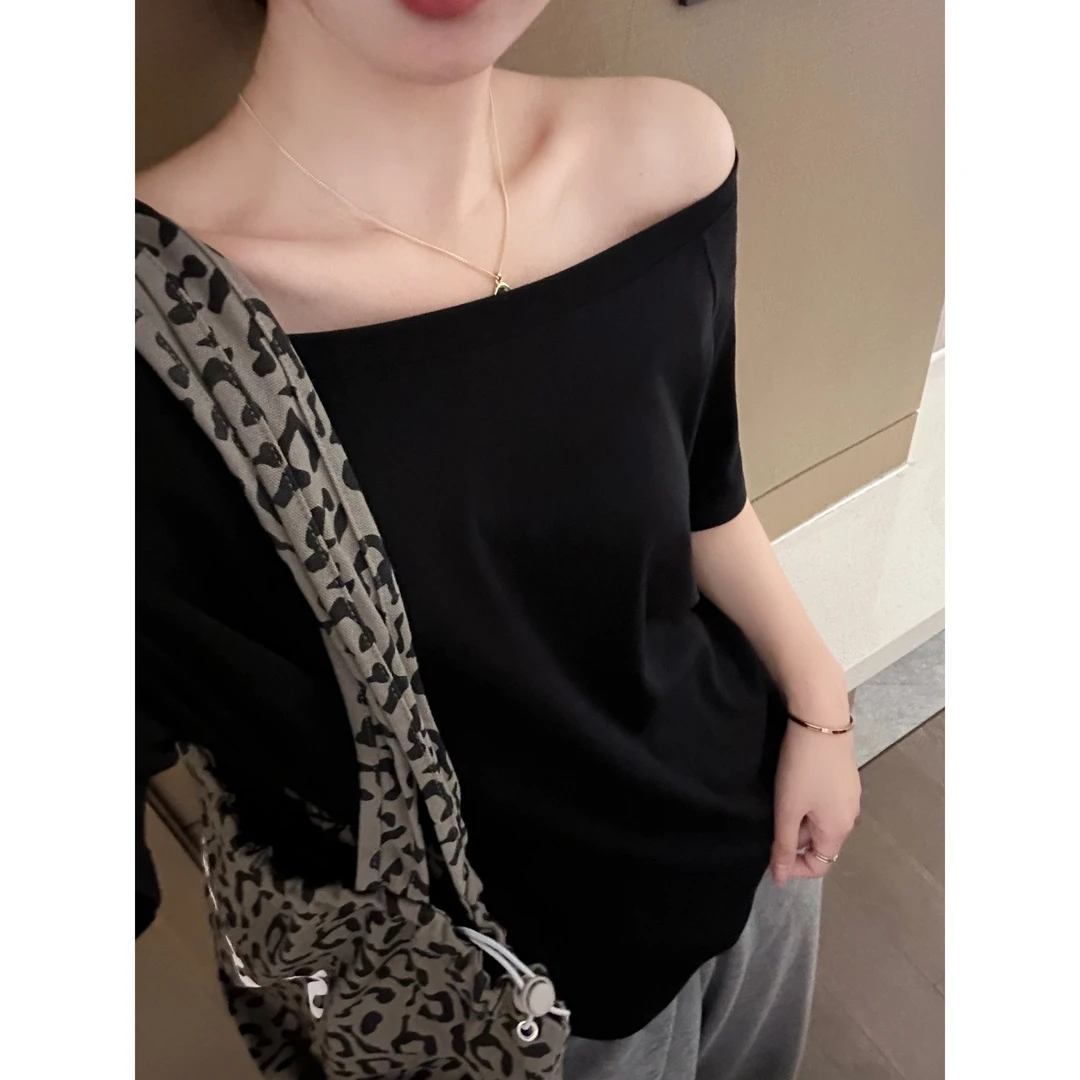 黑色斜领露肩短袖T恤女宽松显瘦2024新款夏季打底衫甜辣洋气上衣