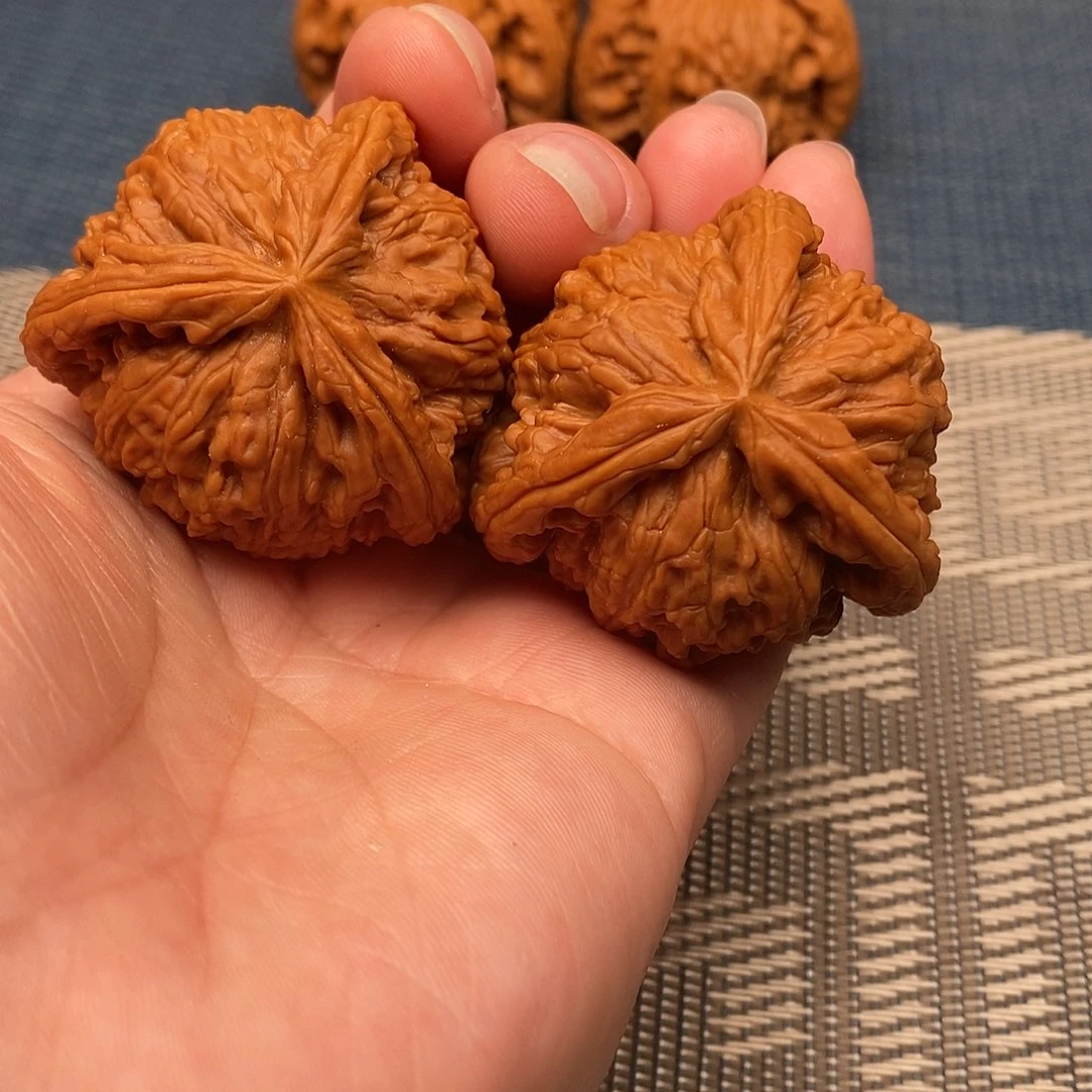 A***n吊坠文玩核桃三棱