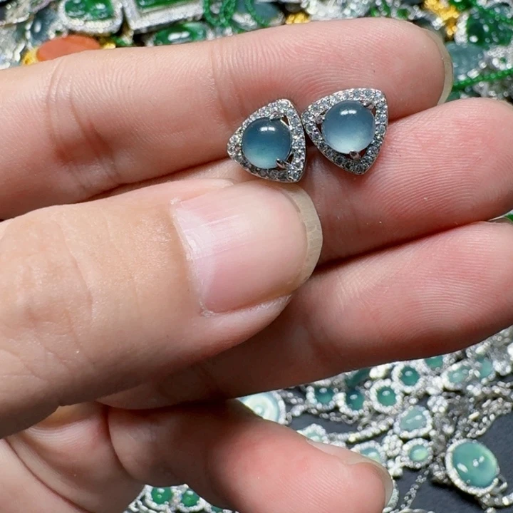 翡翠未镶嵌颈饰天然A货翡翠放漏