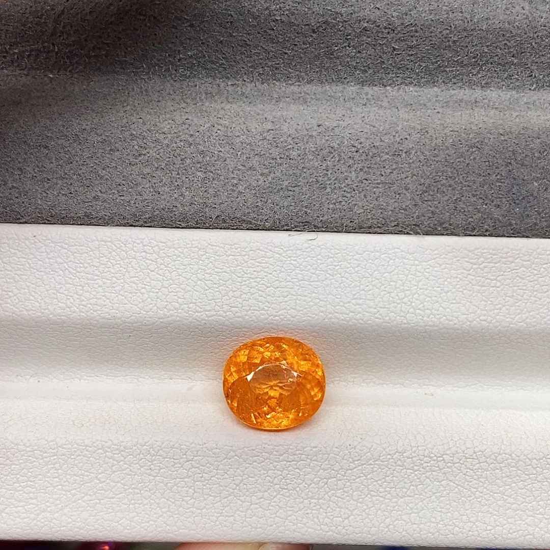 石榴石（芬达石）未镶嵌裸石4.82克拉天然芬达石