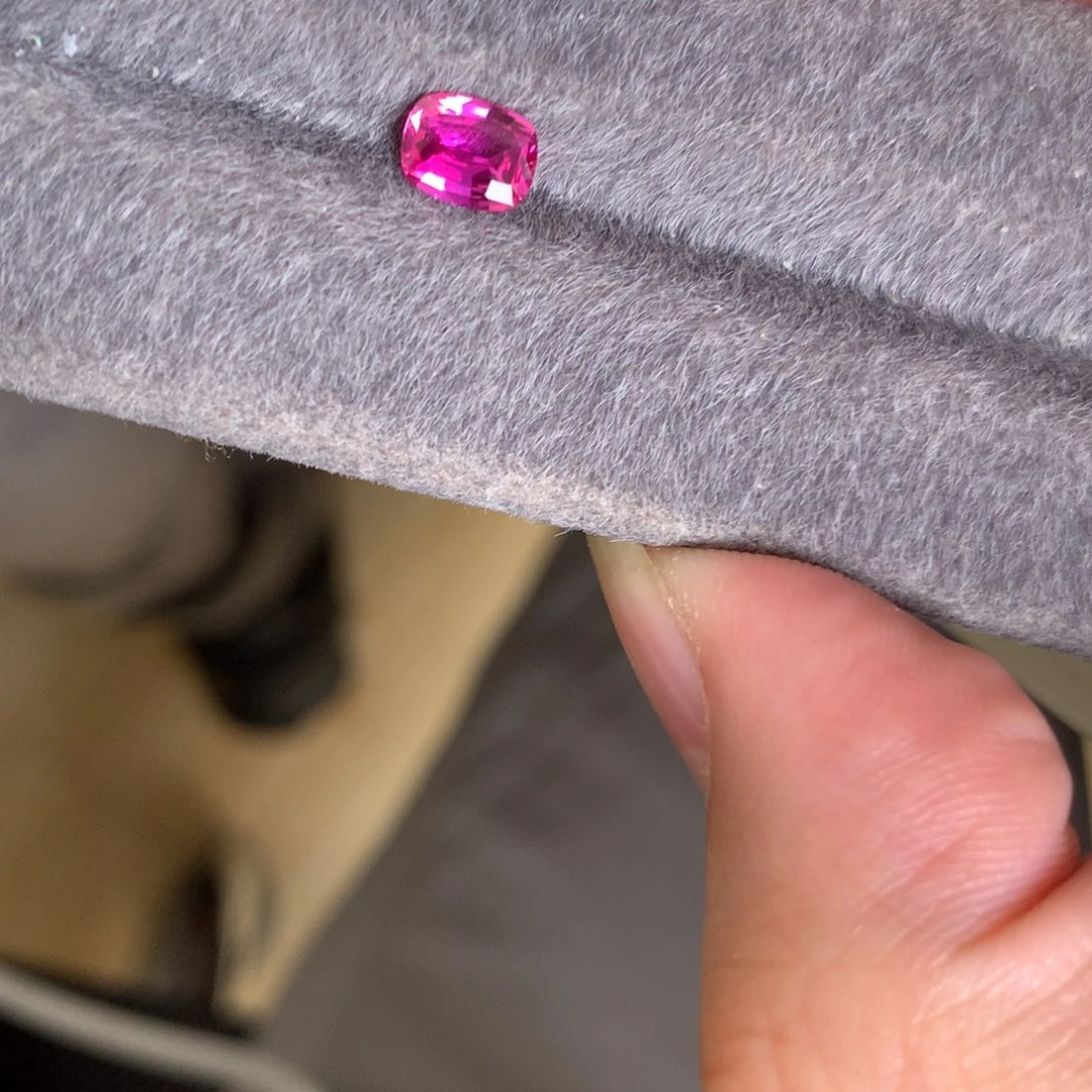 蓝宝石裸石81分 无烧 热粉 斯里兰卡