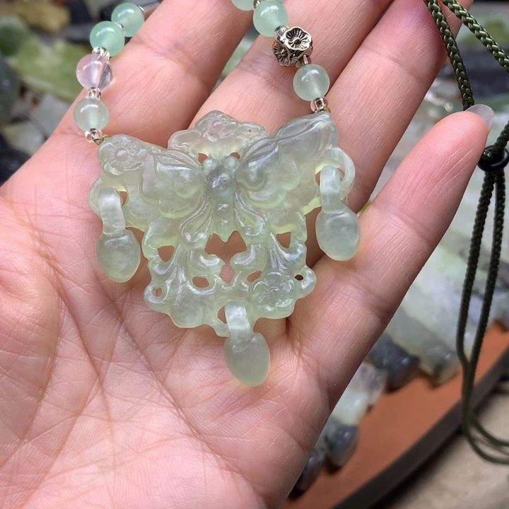 蛇纹石玉合金颈饰