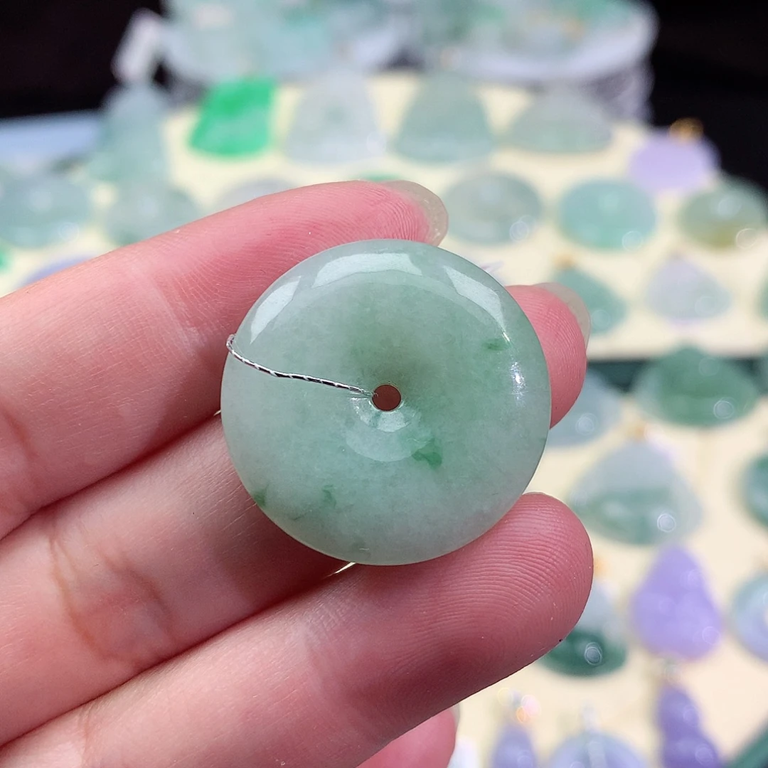 翡翠未镶嵌颈饰平安扣