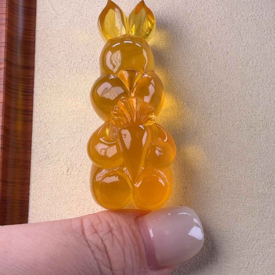 琥珀未镶嵌裸石兔子