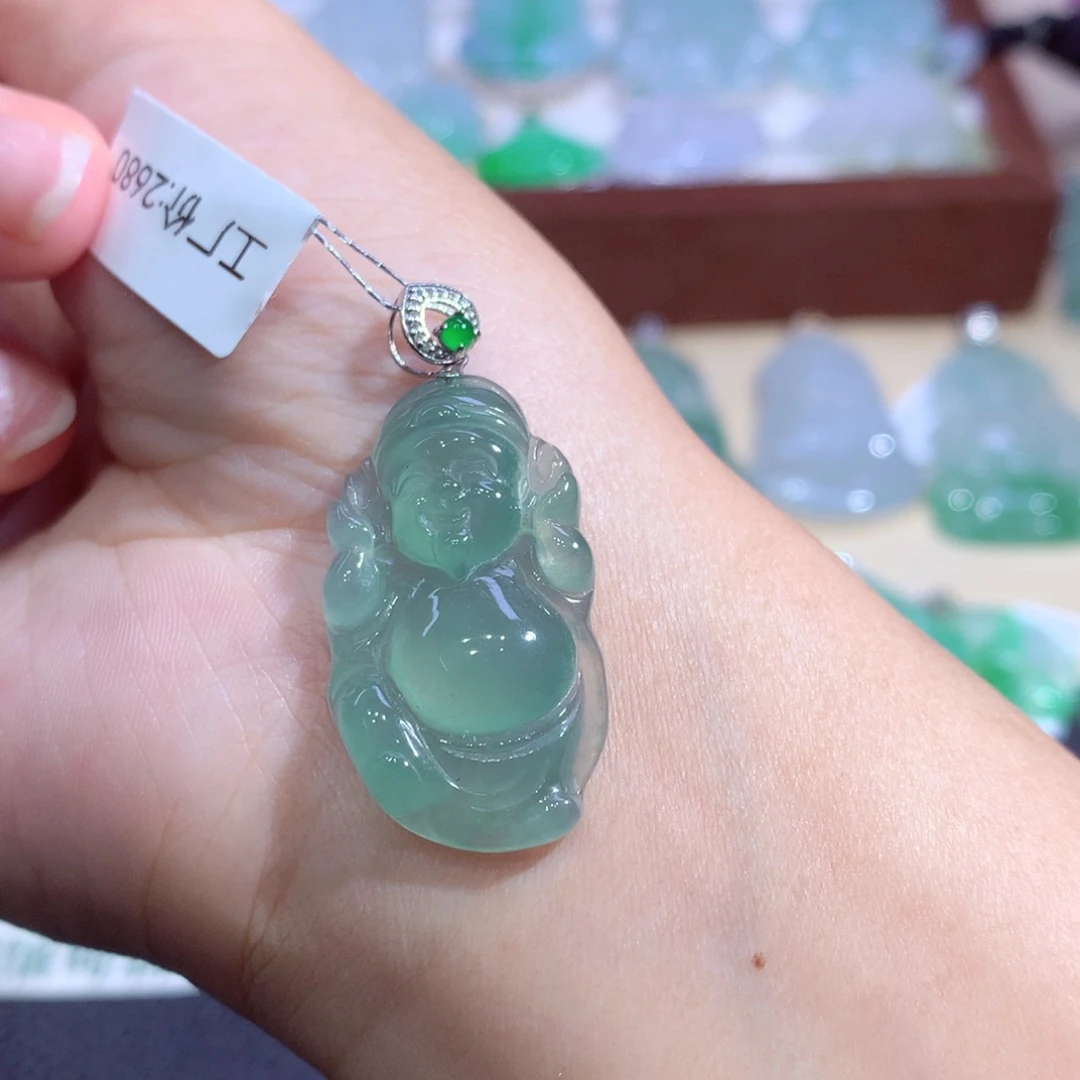 翡翠18K金镶嵌颈饰翡翠