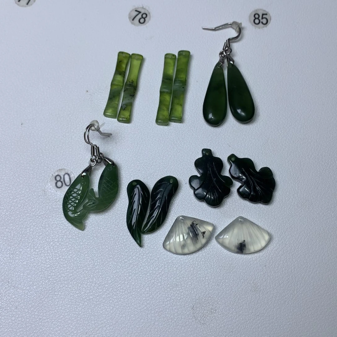 蛇纹石玉耳饰未镶嵌野*?