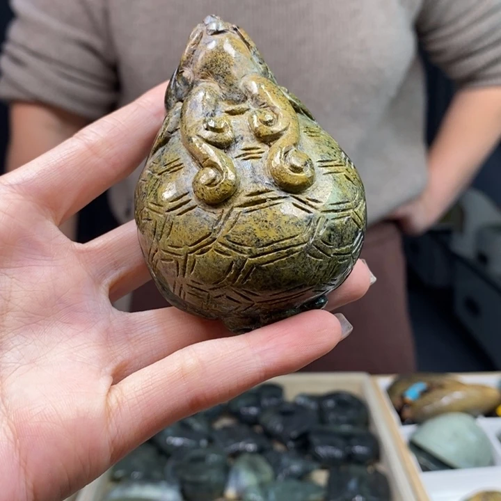 岫岩河磨玉（透闪石质玉）颈饰未镶嵌