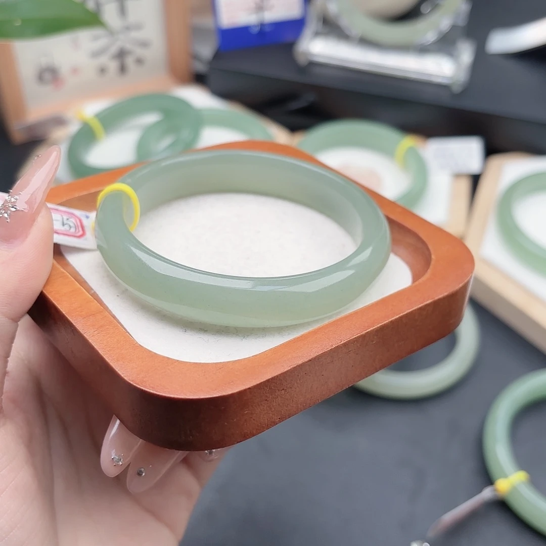 石英质玉未镶嵌手镯