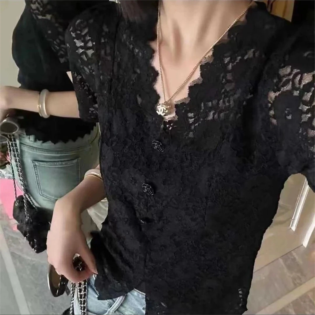 运补2025夏季法式复古镂空修身洋气短袖气质显瘦上衣蕾丝打底衫女