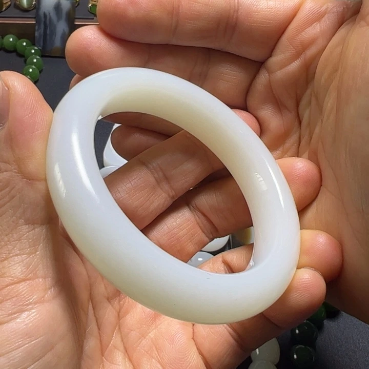 和田玉手镯56.8未镶嵌