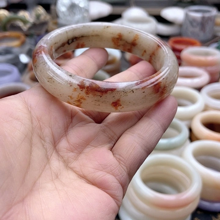 石英岩玉未镶嵌手镯踏雪