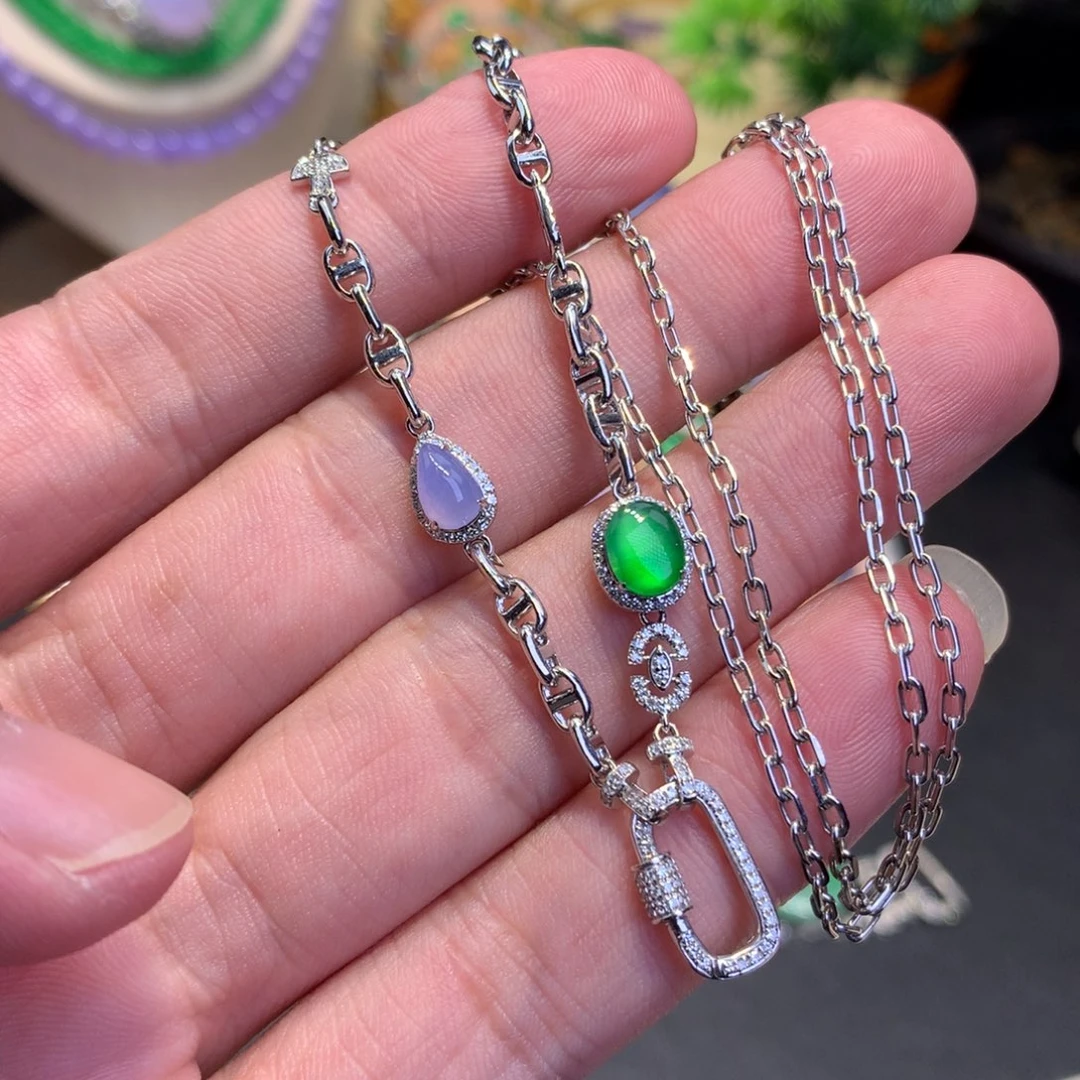 翡翠18K金镶嵌颈饰蛋面