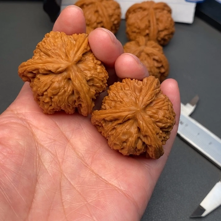 文玩核桃吊坠霸**荡核桃