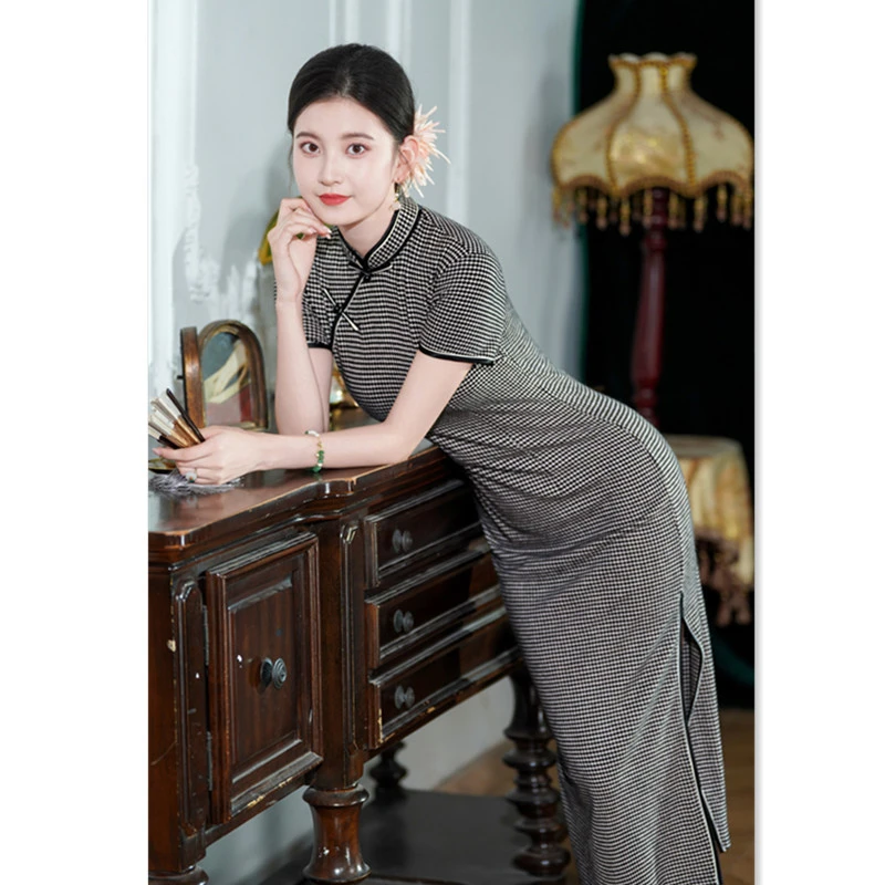 艾旗绣复古国风民国女士文艺格子旗袍2025初秋新款新中式日常旗袍