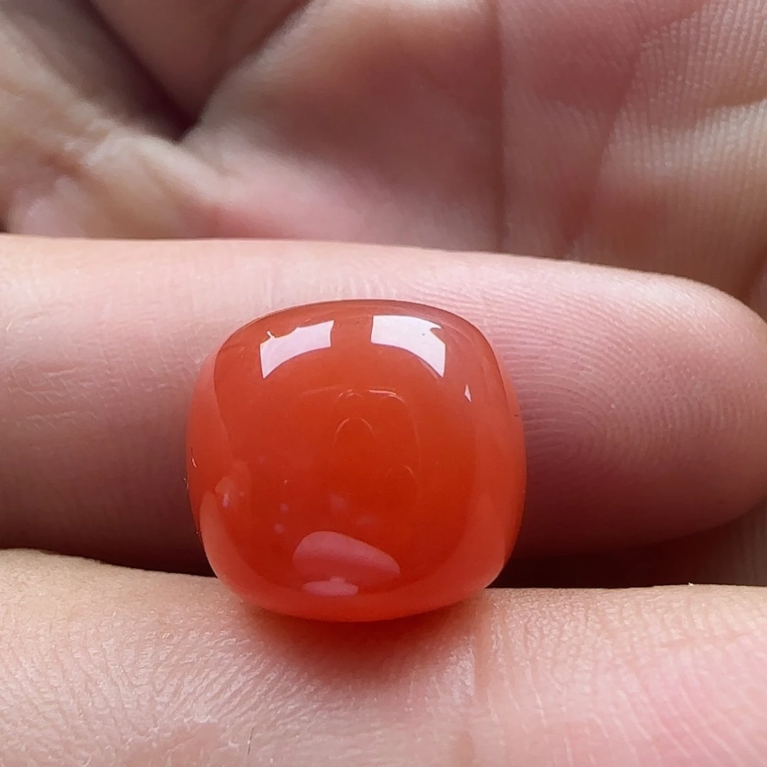 南红玛瑙老型12.2×11.1裂、白点未镶嵌