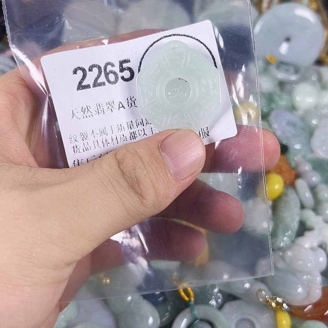 翡翠未镶嵌颈饰hhh