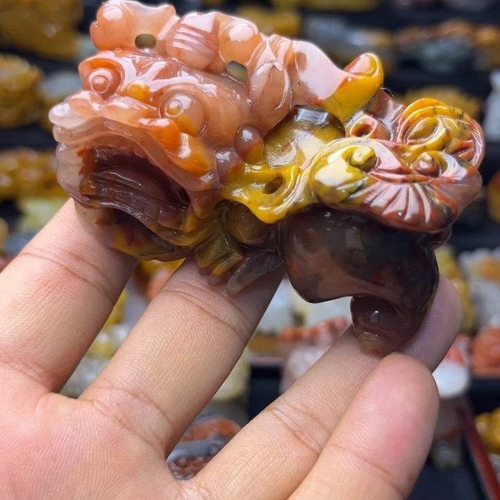 石英质玉（黄龙玉）未镶嵌颈饰