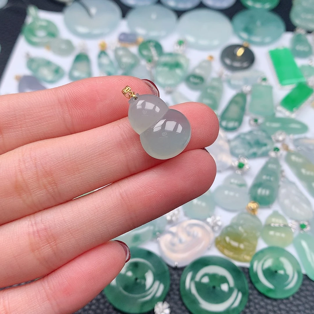 翡翠颈饰18K金镶嵌天然翡翠