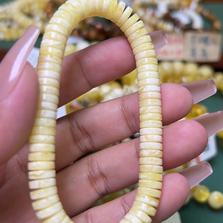 蜜蜡未镶嵌珠宝奇石