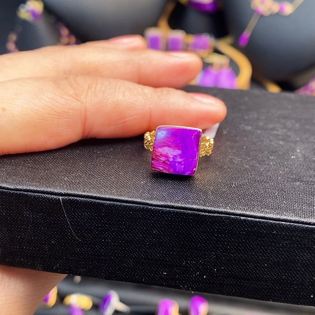 苏纪石（舒俱来）18K金镶嵌戒指